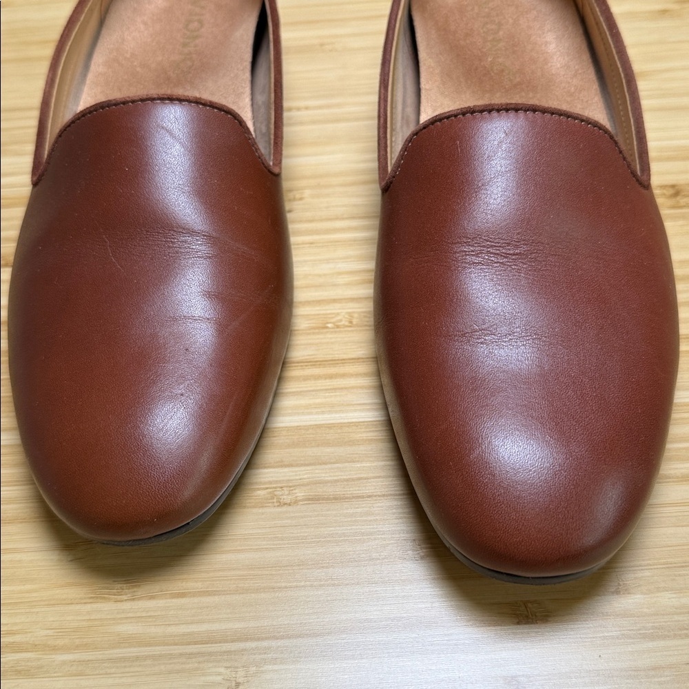 Vionic Willa WIDE Leather Loafers - Picture 2 of 9